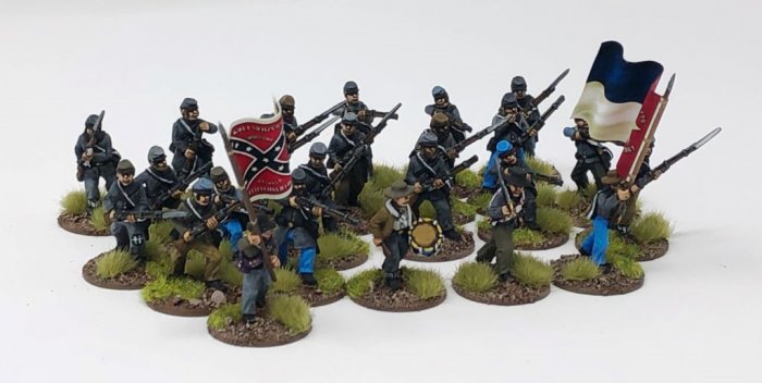 Confederate Regiment  (24 figures plus flags)