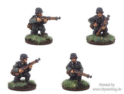 German Riflemen Kneeling 