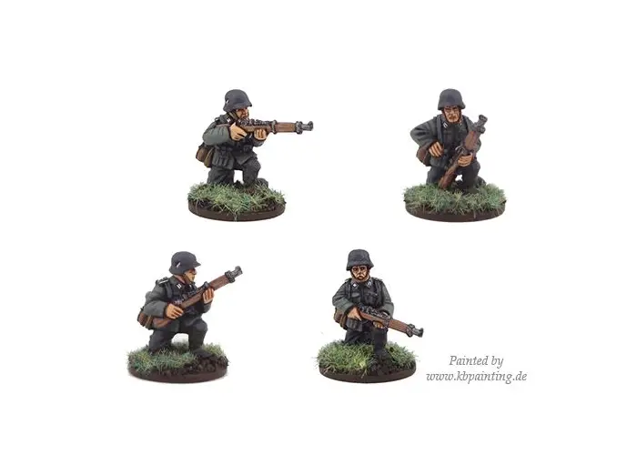 German Riflemen Kneeling 
